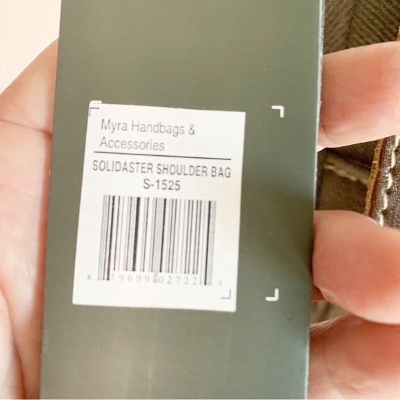 Myra Retro-Inspired Small and Cross Body! - Picture 5 of 6